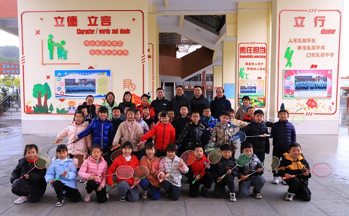 岳西县文化旅游体育局联合岳西县羽毛球协会开展体育进校园活动